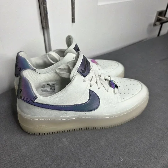 Nike Air Force 1 Women's White Iridescent Swoosh Sneakers Size 7 US - Picture 3 of 10